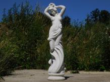 Weiße Steinstatue einer stehenden Dame - Gartenstatue