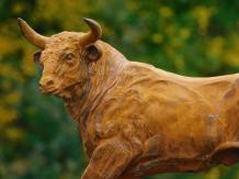 Een fraai beeld van een stier, gietijzer-rust