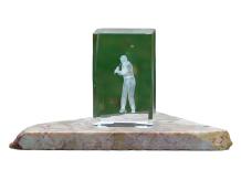 Beeld van een golfer, golfbeeld in glas, 3D, marmeren voet