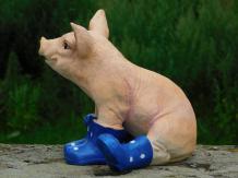 Gartenstatue Schwein, lustige Figur, Tier mit Stiefeln, Gartendeko