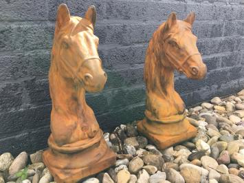 Sculptuur paardenhoofd, vol steen oxide