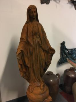 Moeder Maria / Mother Mary, groot beeld, steen, oxide