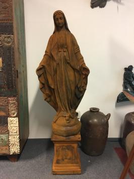 Mutter Maria, Kirchenstatue, groß auf Sockel, Stein, Oxid