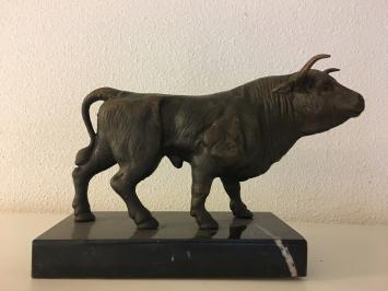 Sculptuur metalen bronskleurige grote stier