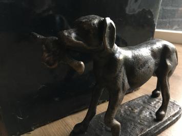 Jagdhund mit Beute in Bronze Metall Optik