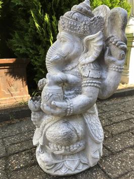 Beeld Ganesha 1, een hindoestaanse god, vol stenen beeld