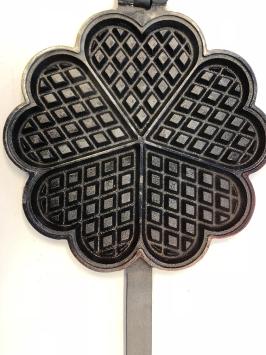 Gusseisen schweres Waffeleisen, schöne Form