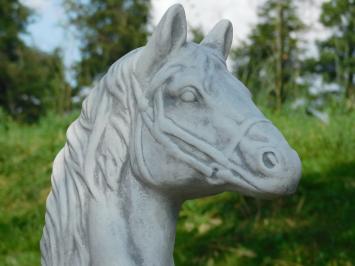 Sculptuur paardenhoofd, vol steen