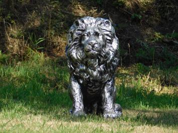 Schöne Statue eines Löwen, Polystone, silbergrau