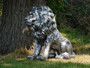 Schöne Statue eines Löwen, Polystone, silbergrau