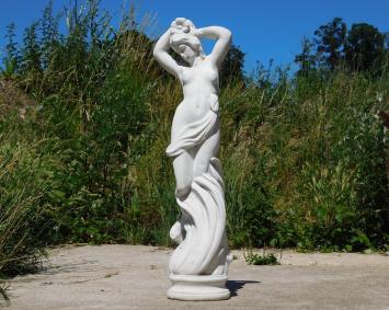 Weiße Steinstatue einer stehenden Dame - Gartenstatue