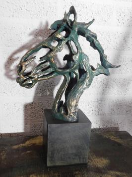 Beeld paardenhoofd, een kunstwerk van polystone