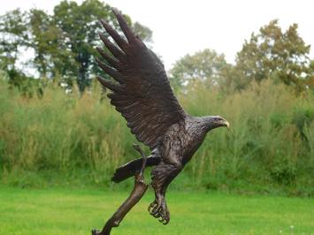 Bronzen beeld adelaar, 51 cm hoog, dierensculptuur op marmeren voet