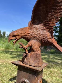 Adler auf Sockel, komplett aus Gusseisen, Gartenstatue, exklusive Statue