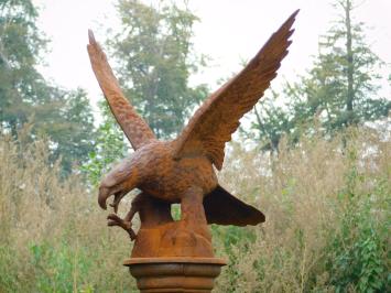 Adler auf rundem Sockel, 135 cm, Gartendekoration aus Gusseisen