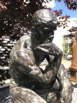 Beeld van de denker 'THE THINKER', polystone beeld