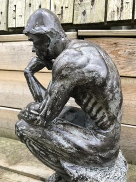 Beeld van de denker 'THE THINKER', polystone beeld