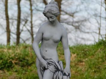 Statue Halbnackte Frau auf Sockel - 125 cm - Stein