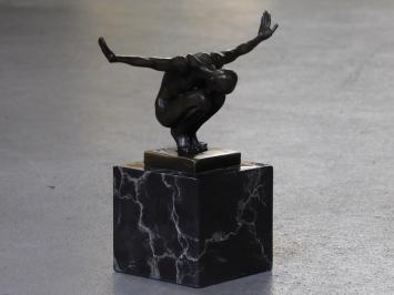 Bronzen beeld, Olympian Man, met voet van marmer