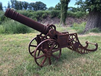 Schöne große dekorative Kanone, Gusseisen