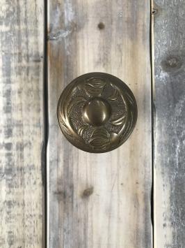 Deurknop, Art Nouveau Knop met Rosette, gepatineerd messing, draaibaar