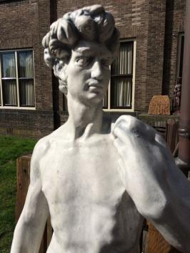 Groot tuinbeeld, steen, Bijbelse figuur David