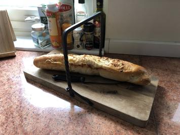 Snijplank met smeedijzeren beugel, Worstplank houten brood plank