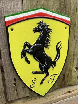 Wandschild, Emblem, Garagenschild mit Ferrari-Logo aus Gusseisen