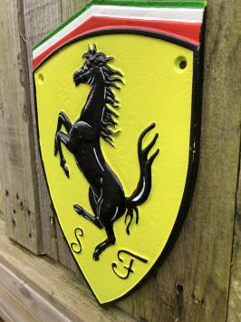 Wandschild, Emblem, Garagenschild mit Ferrari-Logo aus Gusseisen