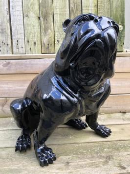 Bulldog Engels model, polystein-zwart zittend