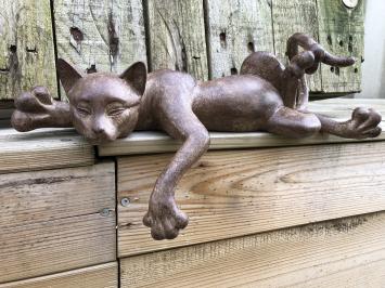 Sculptuur liggende kat uit Polystein