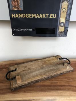 Mooie rustieke snijplank gemaakt van massief hout