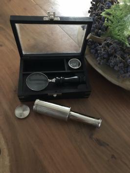 Gift set, kado set, verrekijker, vergrootglas en kompas