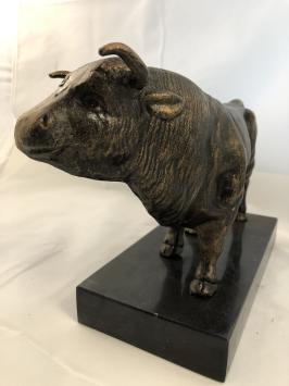 Skulptur Metall bronzefarbener großer Stier