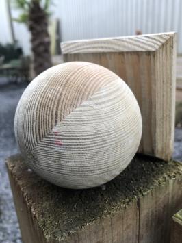 Paal kap hout bescherming met houten bol