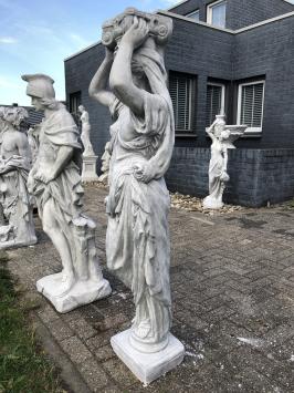 Karyatide, Statue aus Stein, einer mythologischen Frau