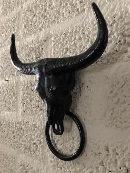 Gietijzeren  bull skull met handdoek ring, zwart