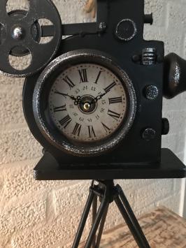 Nostalgische en decoratieve klok, als een oude filmcamera