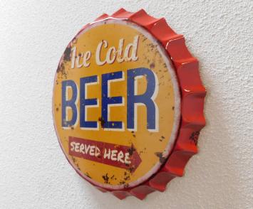 Metalen kroonkurk met tekst: ice cold beer served here