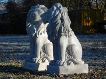 Sitzender Löwe - Polystone - nach links schauend - weiß