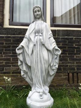 Mutter Maria, Kirchliche Gartenskulptur, Stein