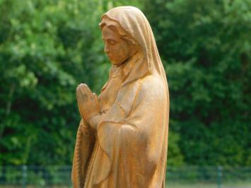 Marienstatue mit Rosenkranz in Oxid - massivem Stein