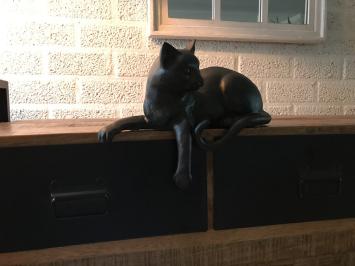 Sculptuur liggende kat uit Polystein, mooi!