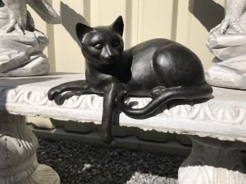 Sculptuur liggende kat uit Polystein, mooi!