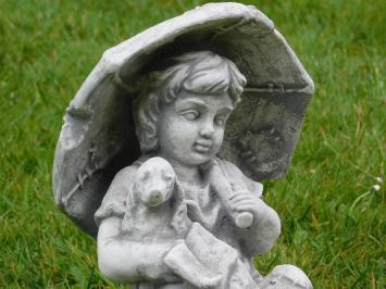 Niedliche Gartenstatue eines Kindes mit Hund, Steinstatue mit Szene