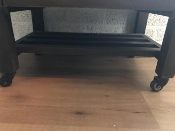 Een koloniaal hardhouten serveertafel, rolbare tafel, MAAR 1 BESCHIKBAAR