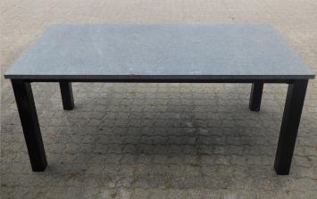 Exclusieve tuintafel - graniet met stalen frame