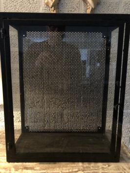 Wandvitrine, Metall schwarz mit Acrylglas