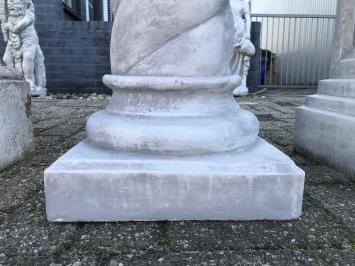 Verzierter Sockel / Säule zum Aufstellen einer Statue oder einer Vase, z. B. eine große Säule